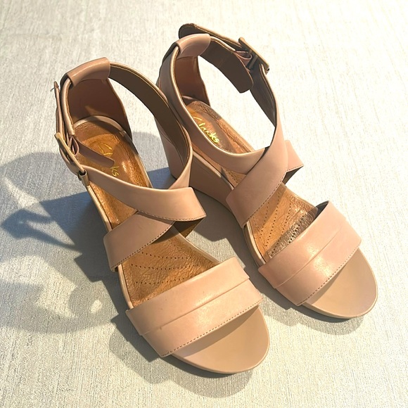 Clark’s ‘Acina’ Newport Women’s Leather Heeled Wedges Tan/Baby Pink color Sz 7.5 - Picture 2 of 11